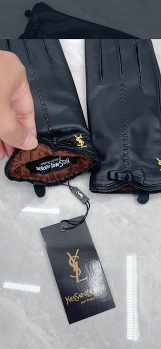 Mănuși Yves Saint Laurent, Gucci, Burberry, model 2026