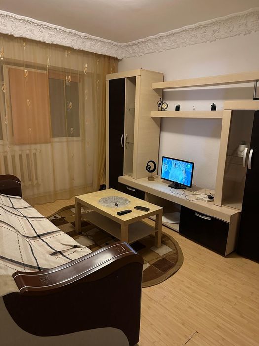 Inchiriez apartament 2camere decomandat