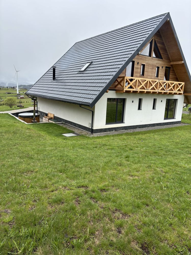 Închiriez cabană! 6 dormitoare fiecare cu baie proprie