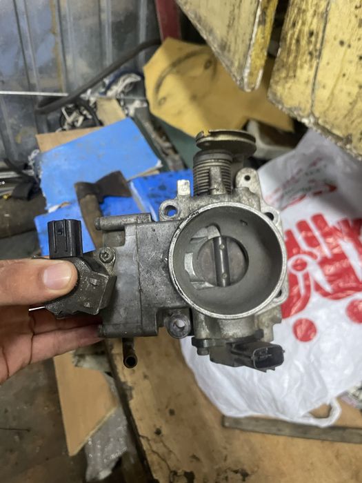 Продам дроссельные заслонки на мазду 626 gf