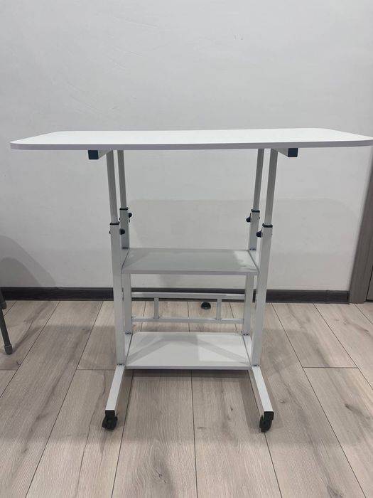 Продается стол и шкаф