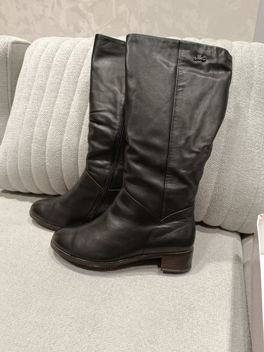 Продаются сапоги,