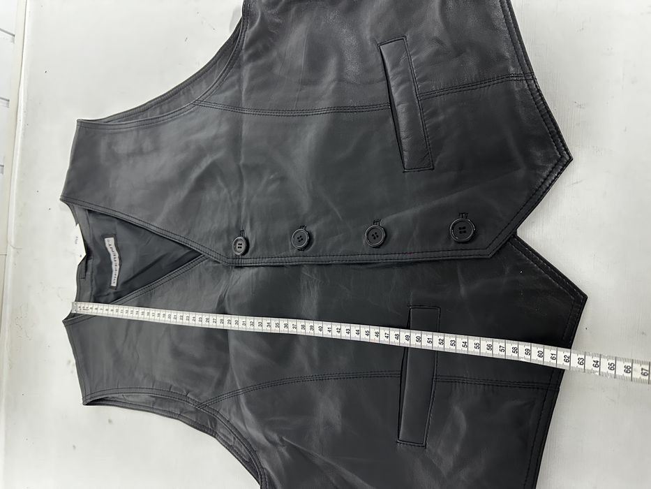 Vesta moto de piele M nouă  marca Different