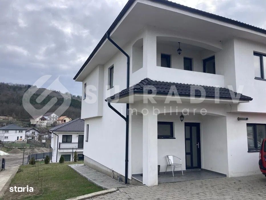 Casă de închiriat - la intrare în Câmpenești