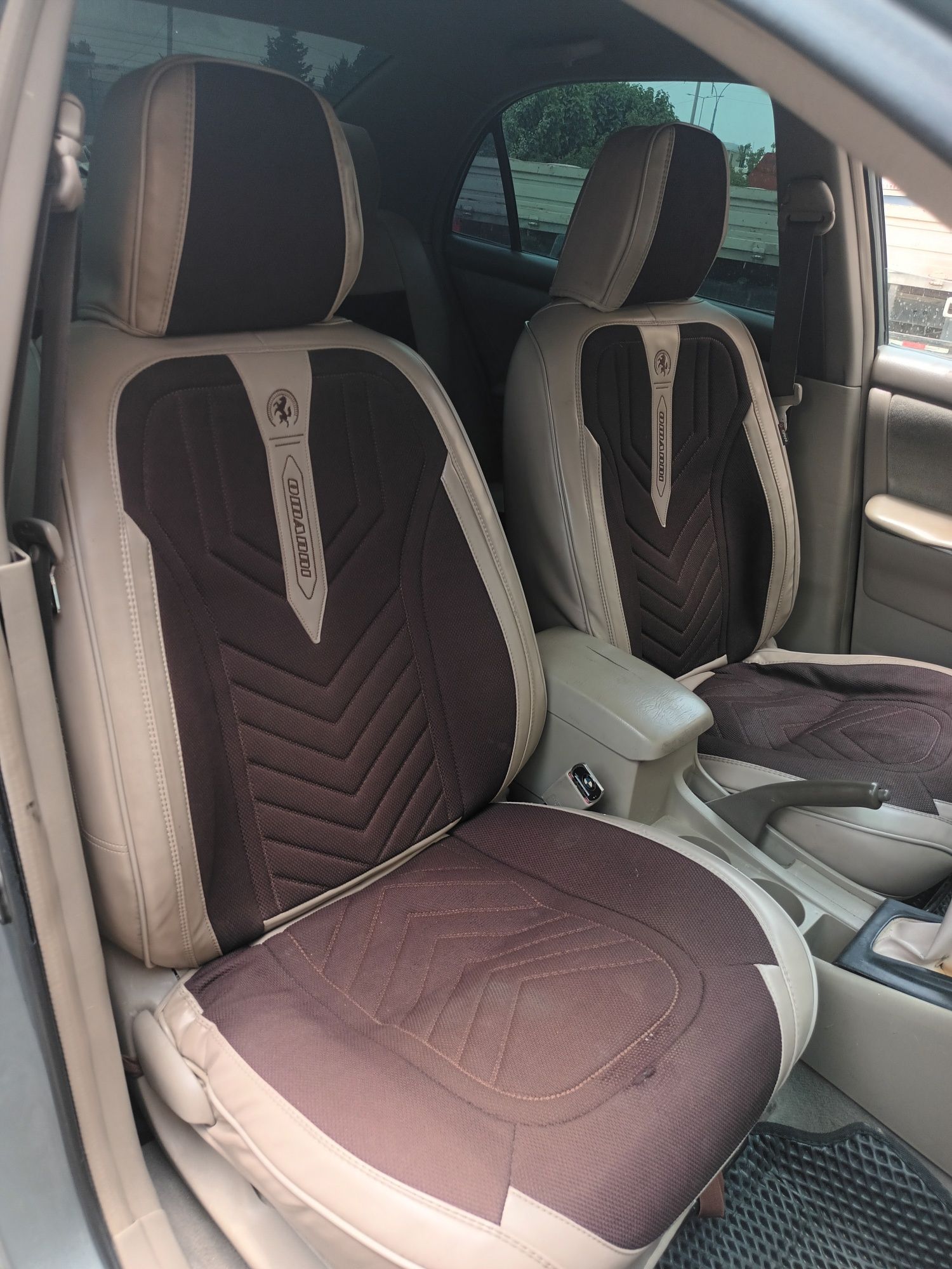Toyota corolla 1.8 sotiladi