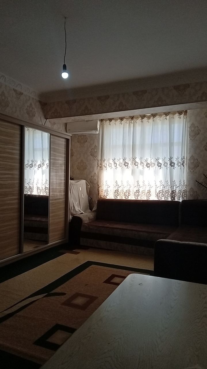 Mirzo uluğbek Ekobozor yangi navostroyka 5etaj 40kv 1xona  50000$