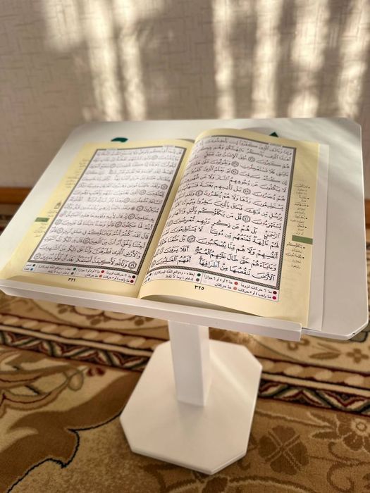 Продаётся: Подставка для Корана с надписью «Икра» (اقرأ)