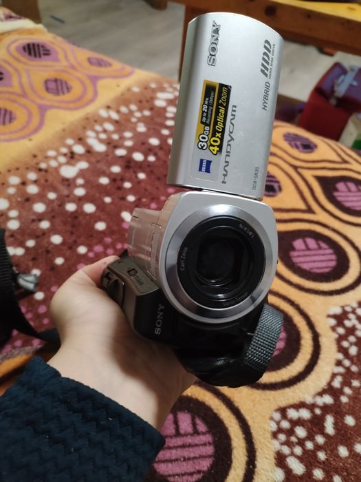 Vând cameră mai veche sony