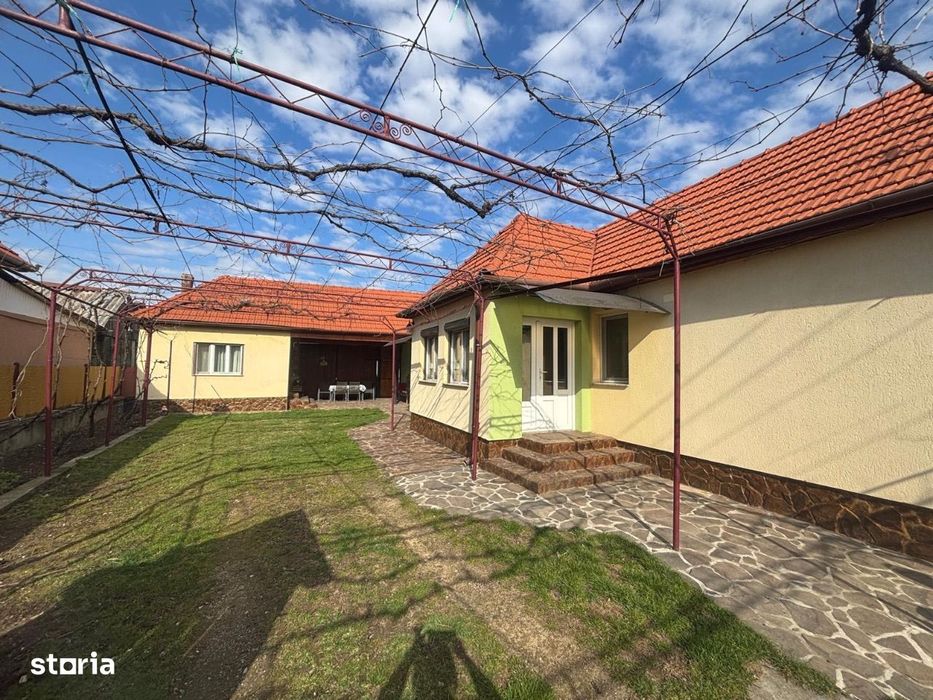Casă / Colț de Rai de Vânzare – Lugașu de Jos, la 32 km de Oradea