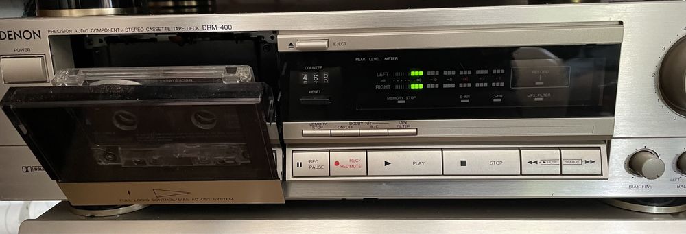 Denon DRM-400 is a stereo cassette deck with Dolby B and C