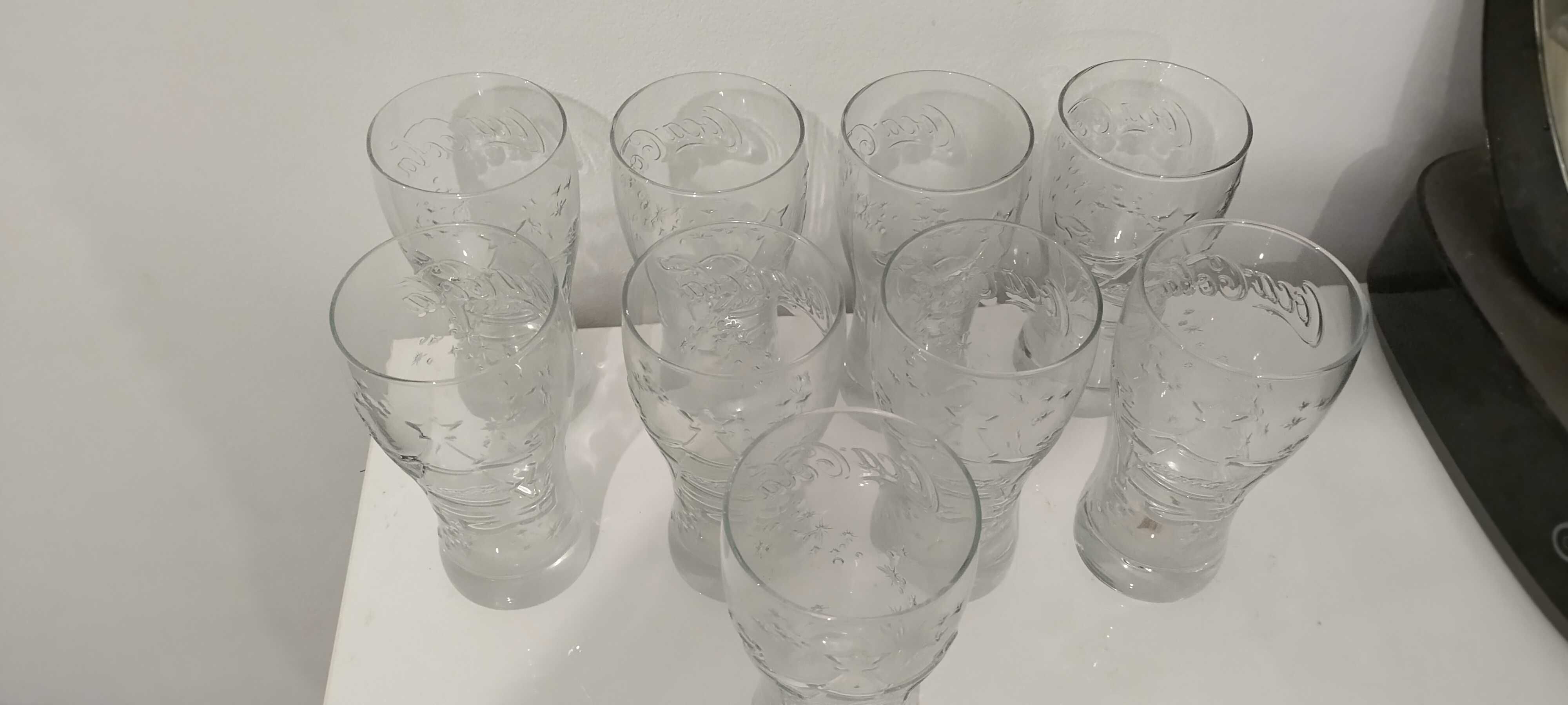 Продавам комплект коледни чаши Кока Кола (6 броя)