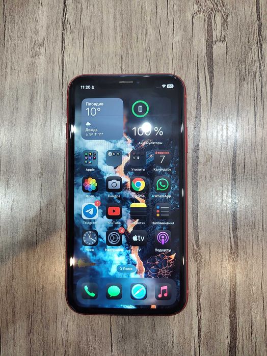 Продава се iPhone XR 64GB