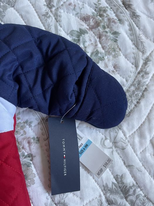 Продавам екскимос за зима наTommy Hilfiger