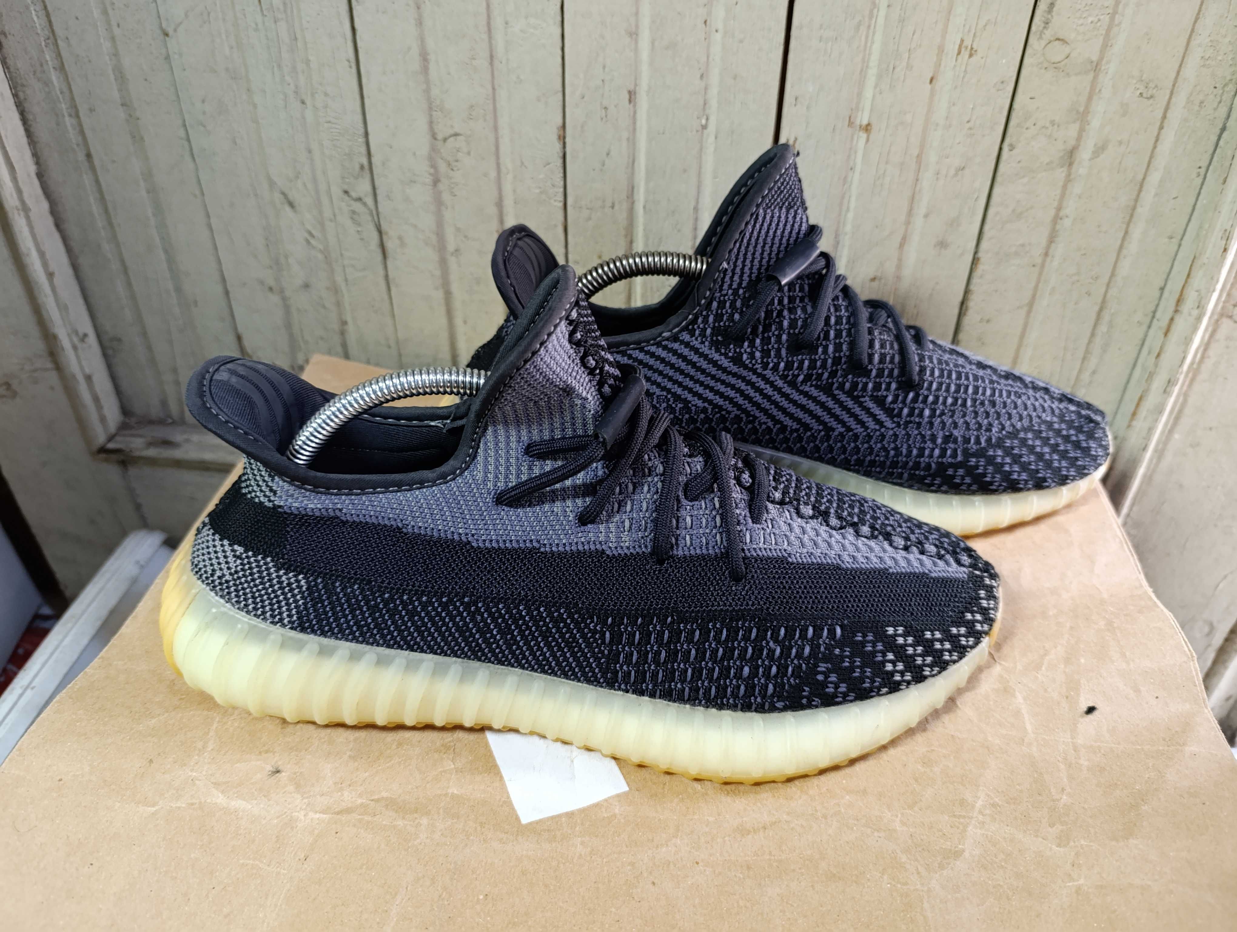 Adidas Yeezy Boost 350 V2 'Carbon' оригинални маратонки 44 номер