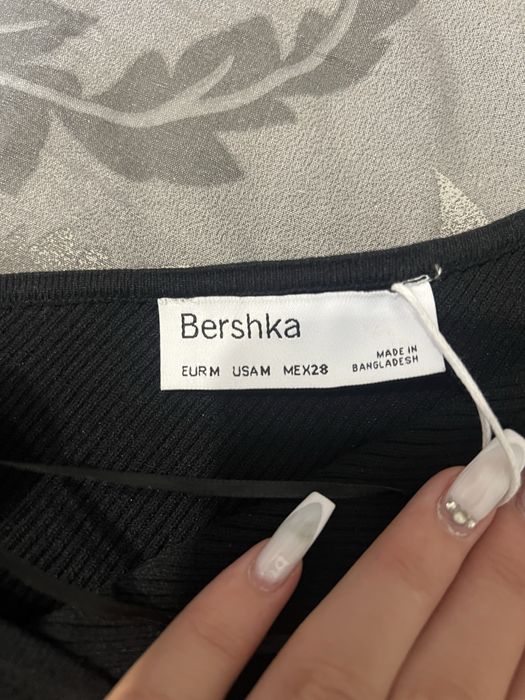 Чисто нови не носени рокли