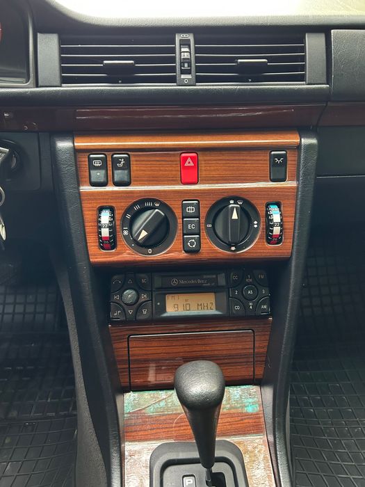 Mercedes-Benz W124 E200 Coupe, Automata, clima, 1995