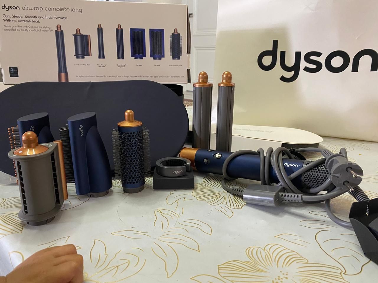 Dyson                        .