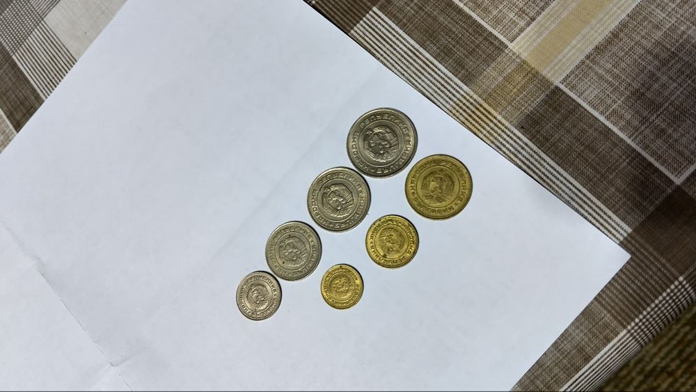 Емисия монети _1990 година