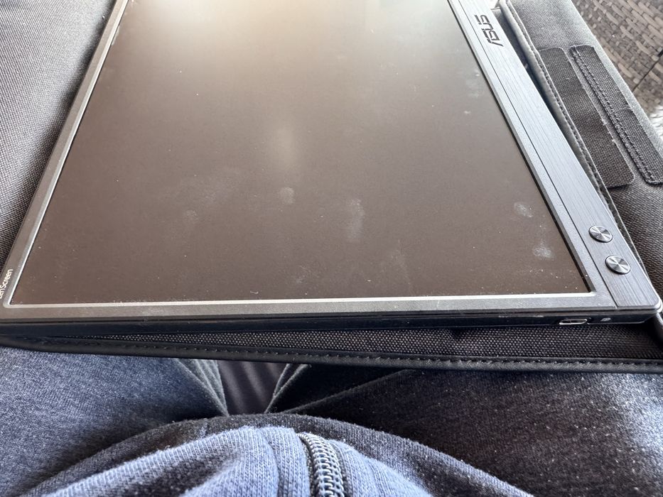 Monitor portabil Asus