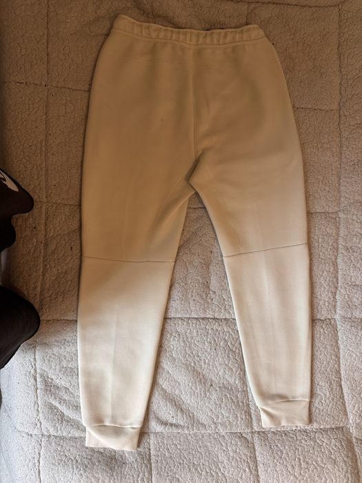 карамелово долнище "nike tech fleece"