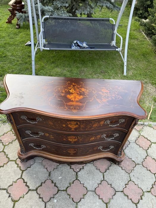 Comodă deosebită din lemn masiv cu intarsii și sculpturi