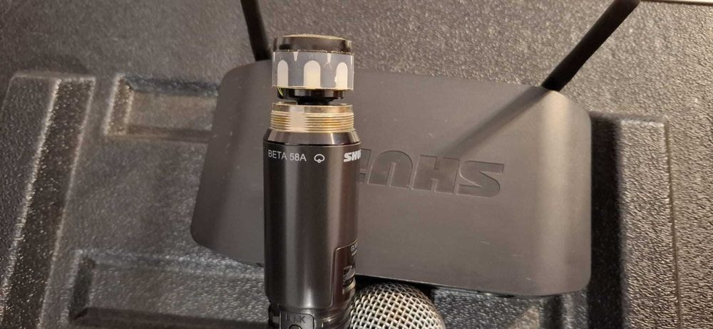 Vând microfon Shure GLX D4 capsulă Beta 58A