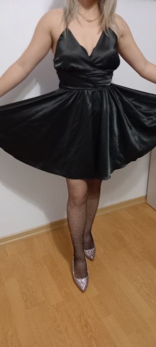 Vând rochita mărimea s