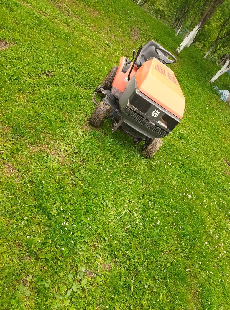 Vând tractoraș Husqvarna de 18 cp