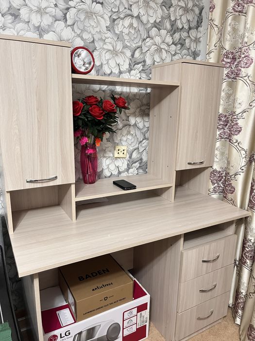 Продам компьютерный стол