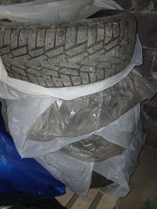Продается шины комплект