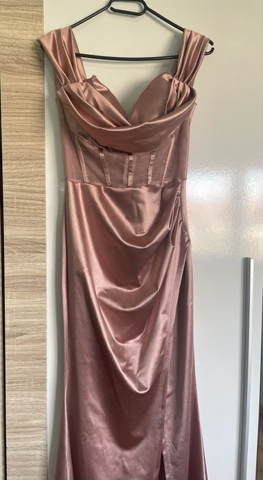 Нова дълга розова рокля, цепка, гол гръб, бал, повод, коктейл, сватба