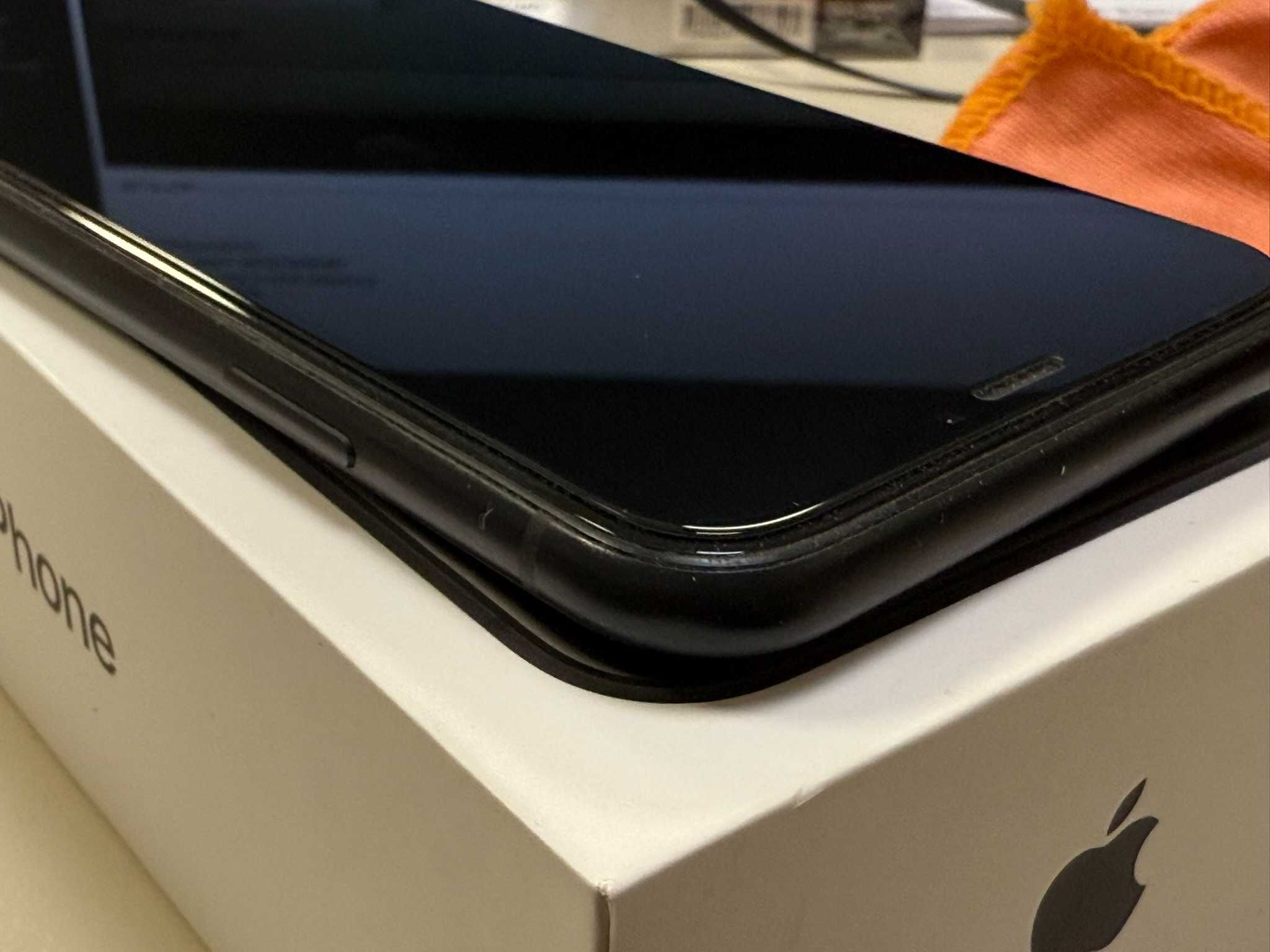 Apple iPhone XR 64GB черен