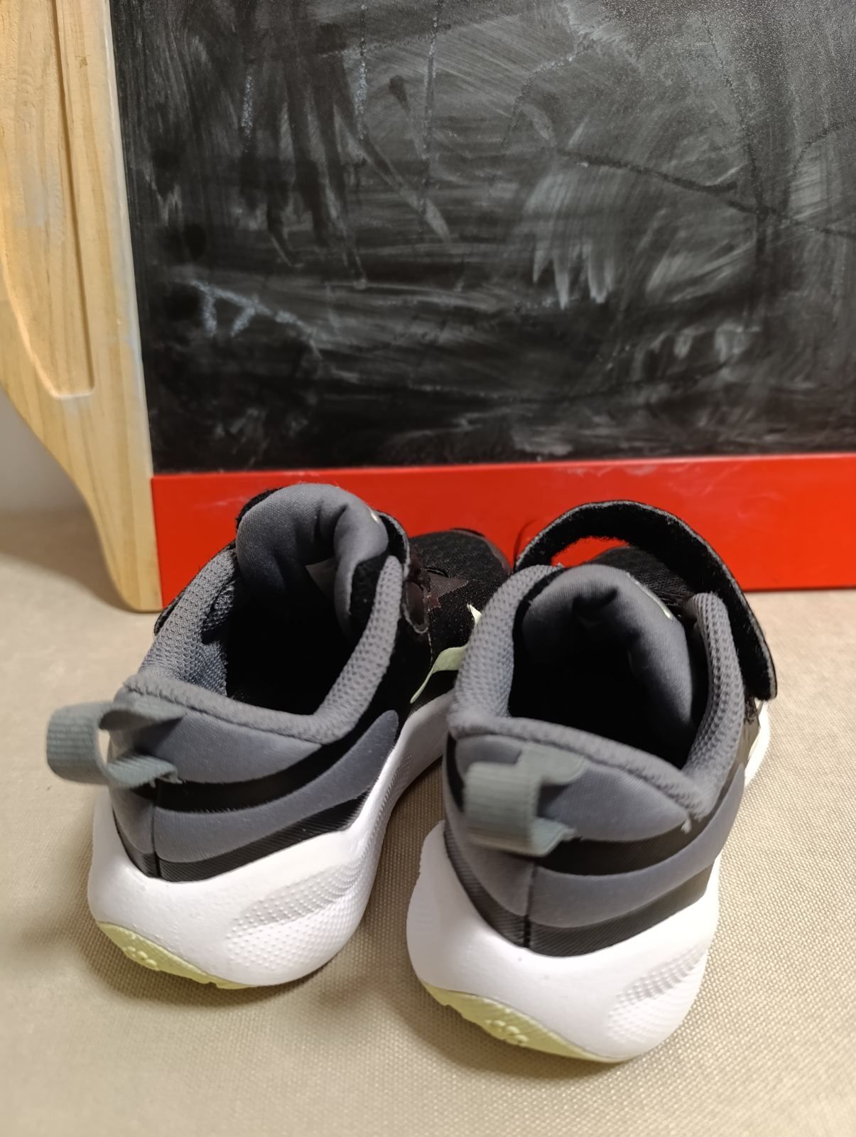 Nike Revolution 7, размер 25, 14 см, черни детски