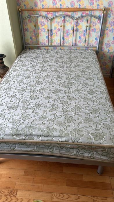 Кровати  2 шт с матрасами