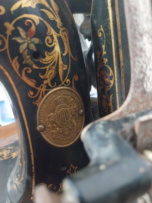 Aștept oferte Mașina de cusut Singer