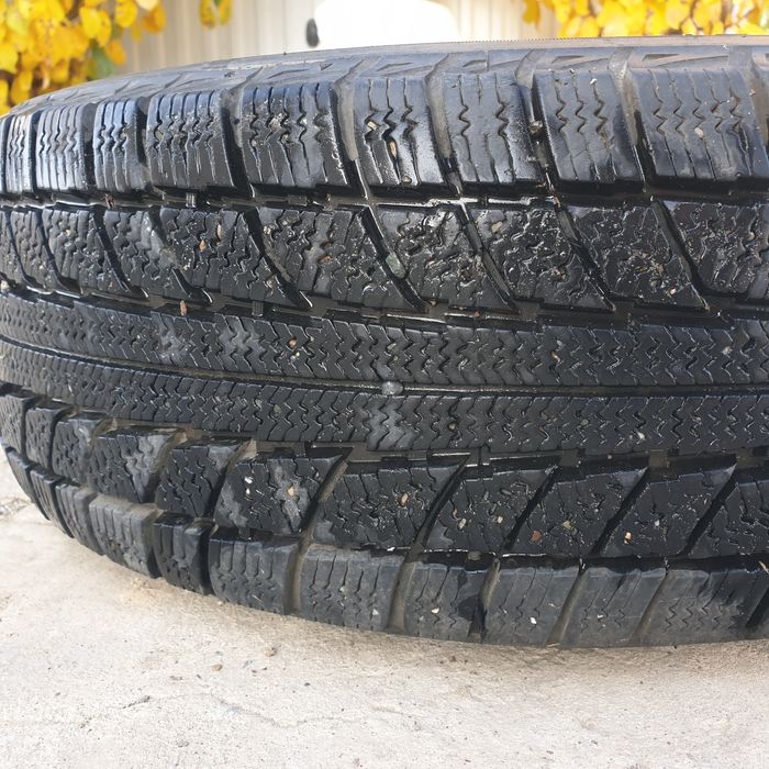 зимный шиный 185/65 R14