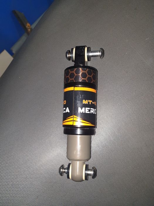 Амортисьор  Meroca mt-100 с маслена пружина за велосипед.