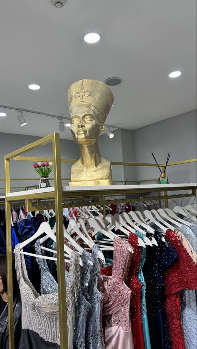 Продам бюст Нефертити, вазы, статуэтки