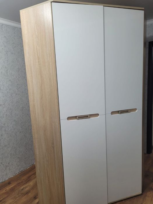 Большой вместительный шкаф