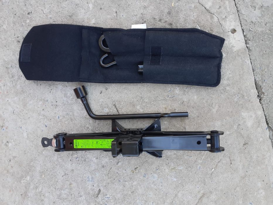 Домкрат на Киа  оригинал.