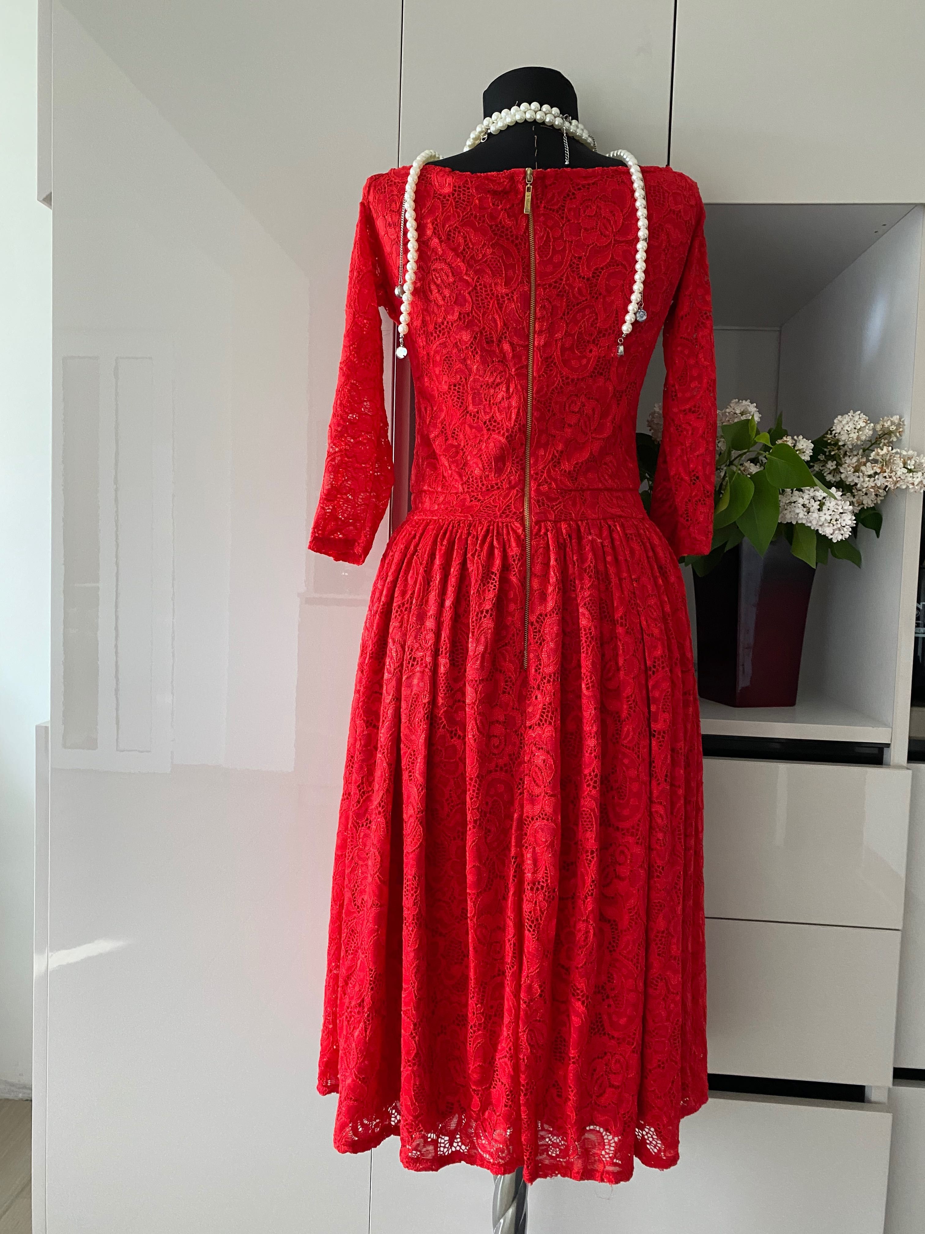 Красива червена рокля - нова