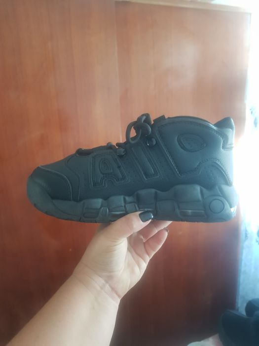Adidași unisex .