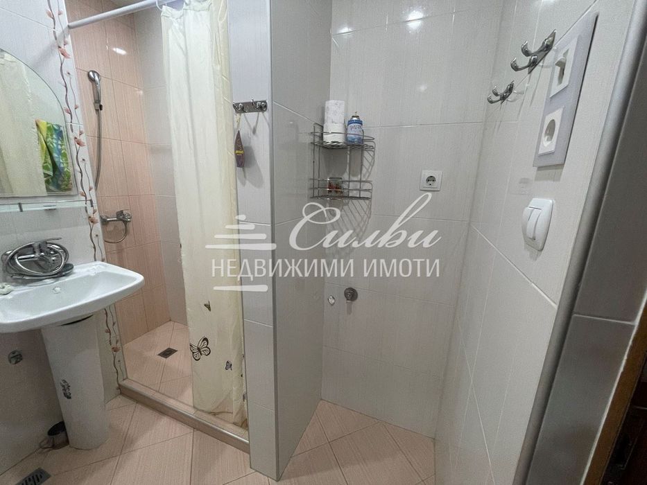 Продава се Двустаен апартамент в Шумен, Пазара - 63 кв.м за 891 €/кв.м - Снимка #11