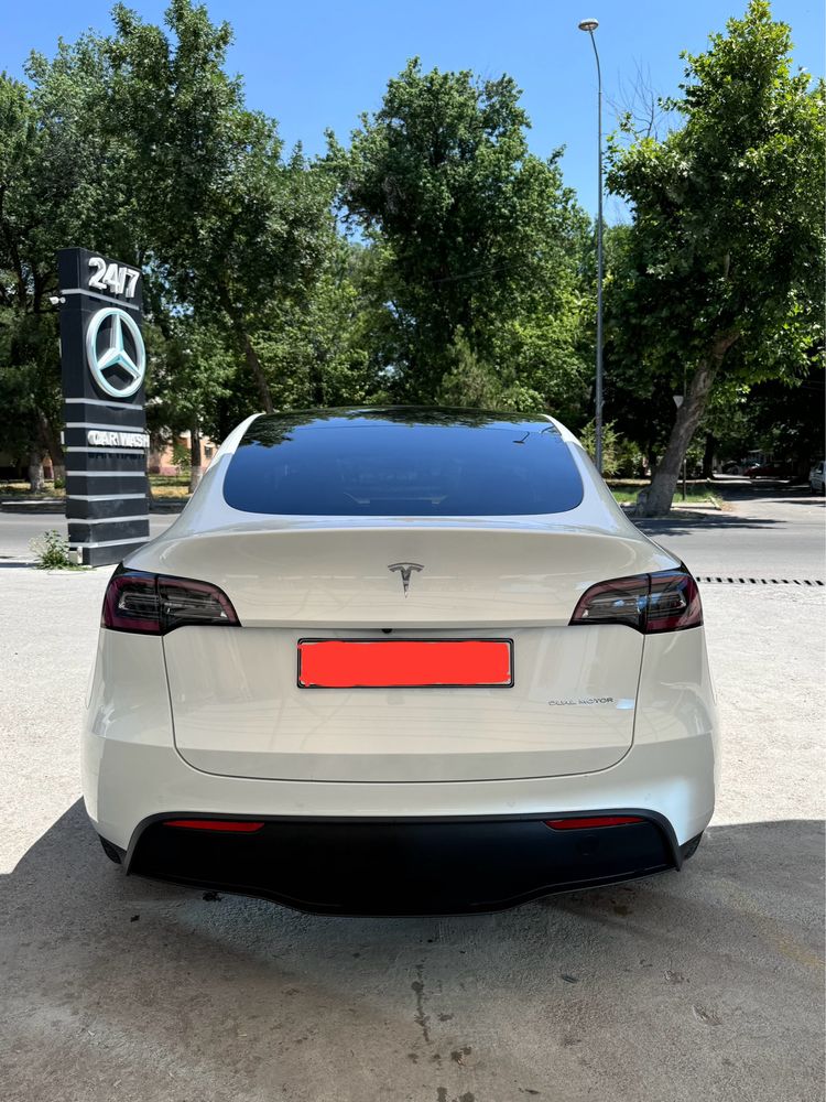Tesla model Y Long range Dual motor