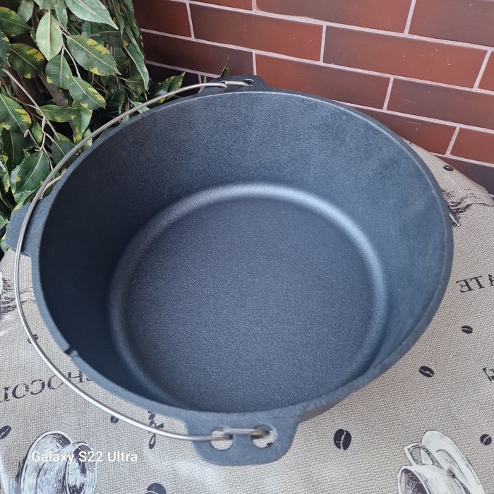 Vând ceaun din fontă pură cu capac grill și mâner detașabil