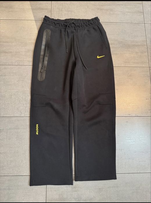Vand pantaloni Nike Nocta