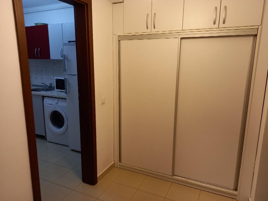 Inchiriez garsoniera 4 min mers metrou Dimitrie Leonida