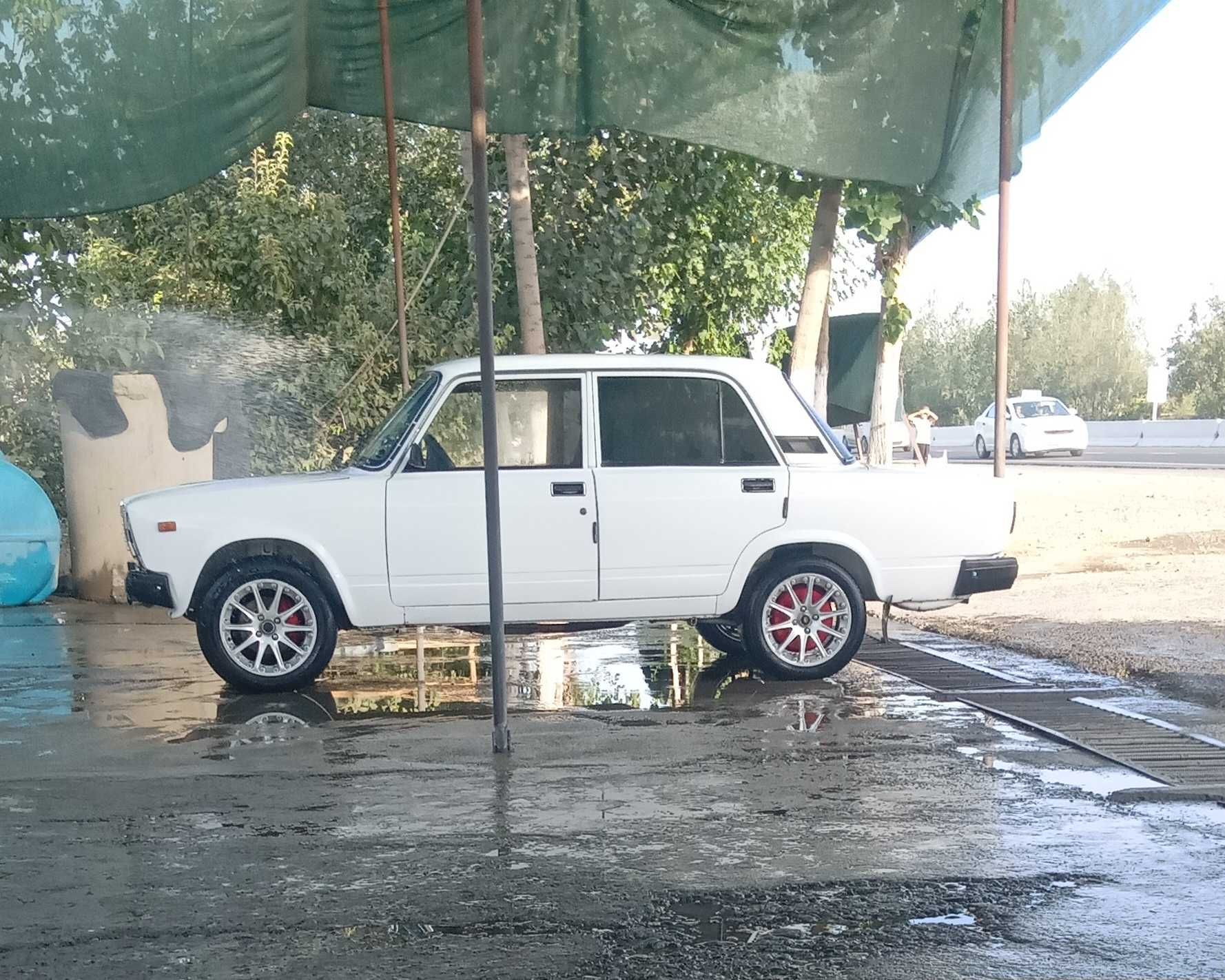 Vaz 2107 sotiladi