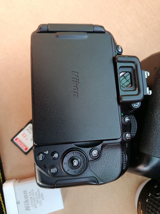 Nikon D5300 + obiectiv 18-55 + multipack grip
