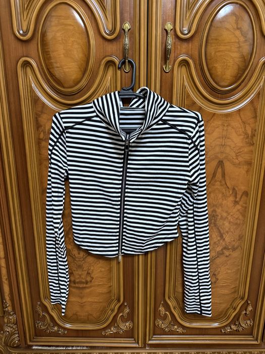 Короткая кофточка